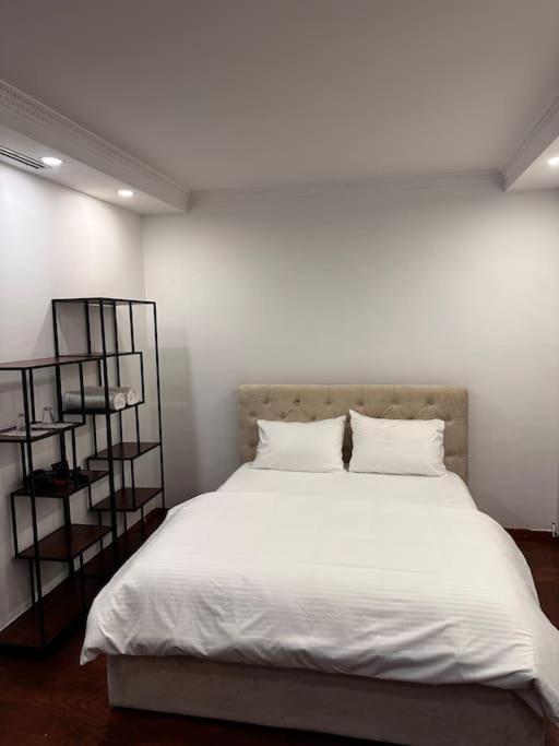 Studio In Bllok Тирана Экстерьер фото